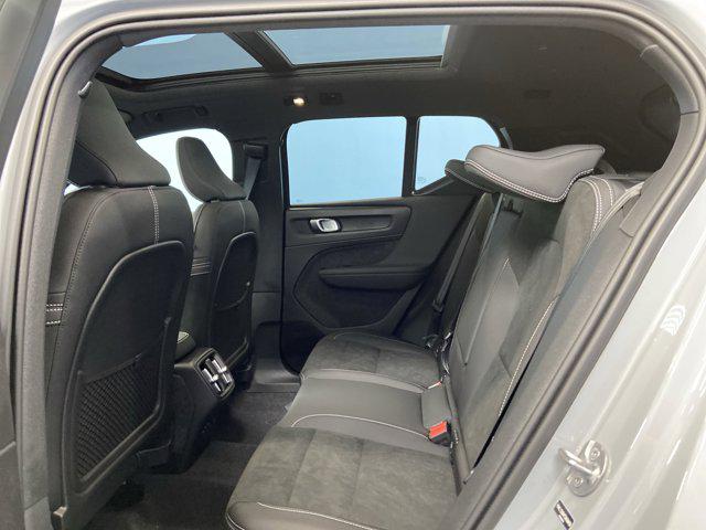 2026 Volvo XC40 B5 Ultra Black Edition
