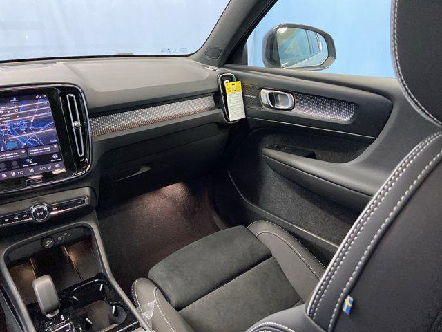2026 Volvo XC40 B5 Ultra Black Edition