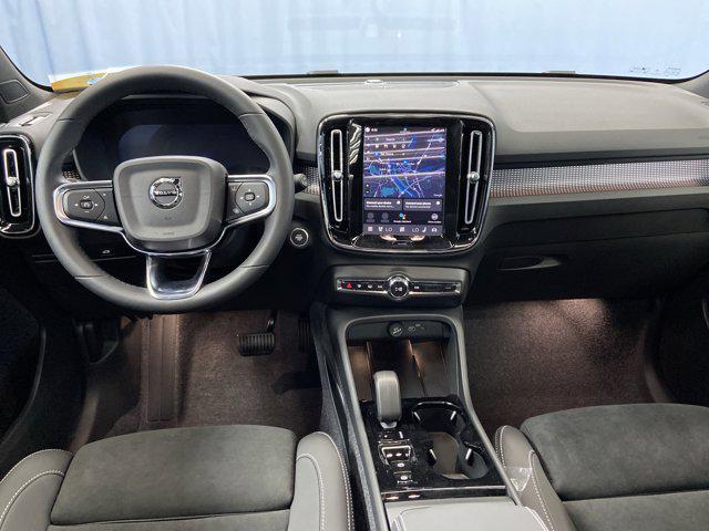 2026 Volvo XC40 B5 Ultra Black Edition