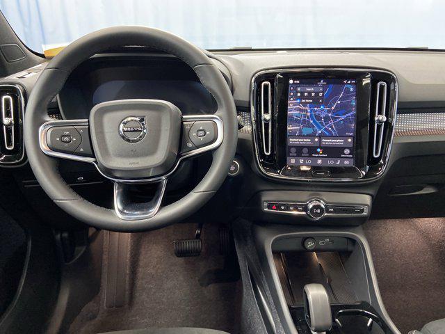 2026 Volvo XC40 B5 Ultra Black Edition