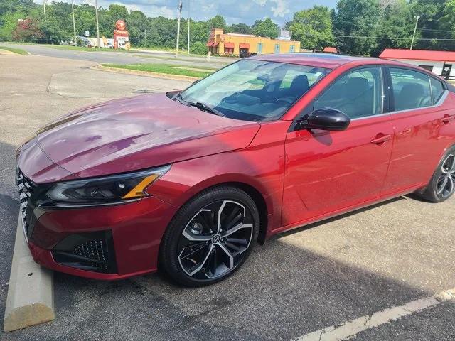 2023 Nissan Altima SR FWD