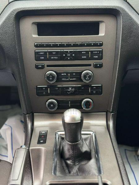 2011 Ford Mustang V6
