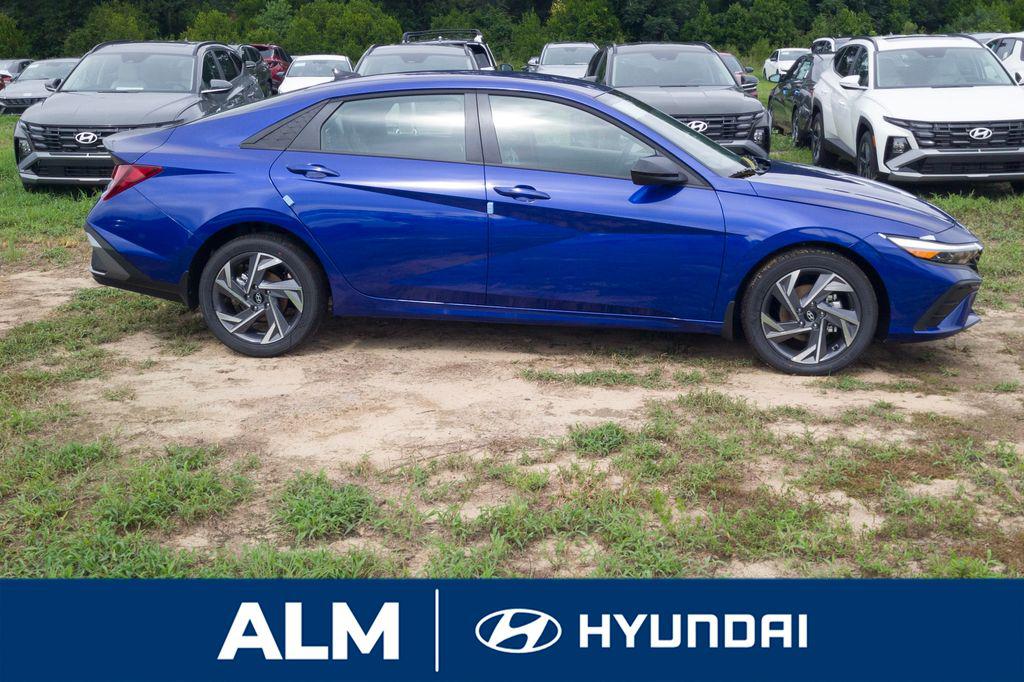 2025 Hyundai Elantra SEL Sport photo 4