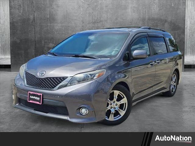 2017 Toyota Sienna SE Premium 8 Passenger
