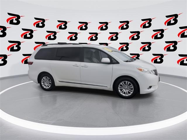 2016 Toyota Sienna XLE 8 Passenger