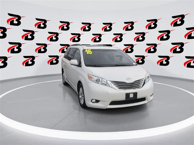 2016 Toyota Sienna XLE 8 Passenger