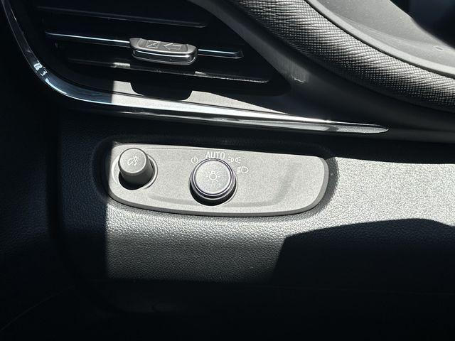 2025 Buick NV Preferred FWD
