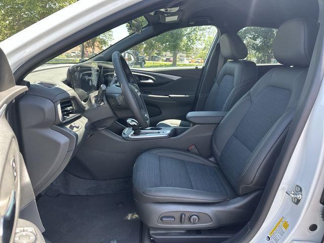 2025 Buick NV Preferred FWD