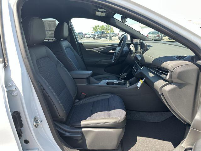 2025 Buick NV Preferred FWD