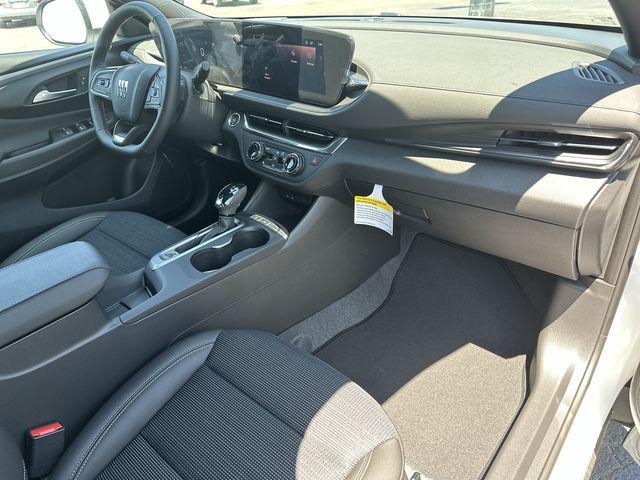 2025 Buick NV Preferred FWD