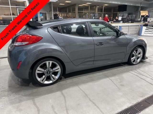 2013 Hyundai Veloster Base w/Black