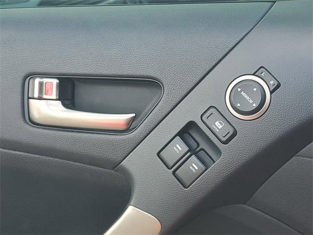 2013 Hyundai Genesis Coupe 3.8 Track