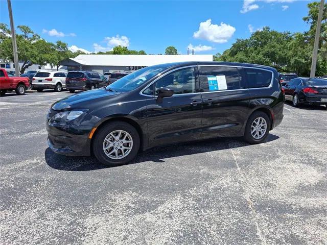 2023 Chrysler Voyager LX