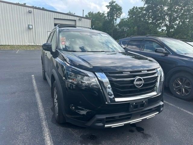 2023 Nissan Pathfinder SL 4WD