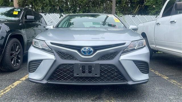 2020 Toyota Camry SE Hybrid