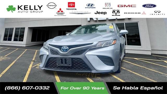 2020 Toyota Camry SE Hybrid