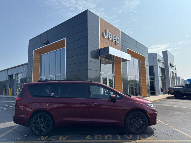 2023 Chrysler Pacifica Touring L AWD
