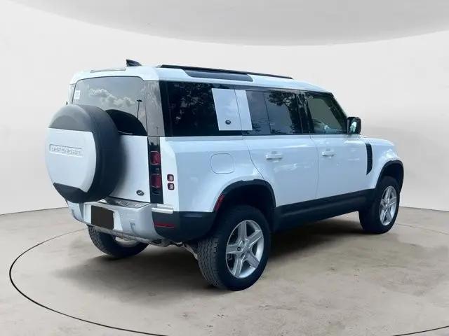 2020 Land Rover Defender 110 SE