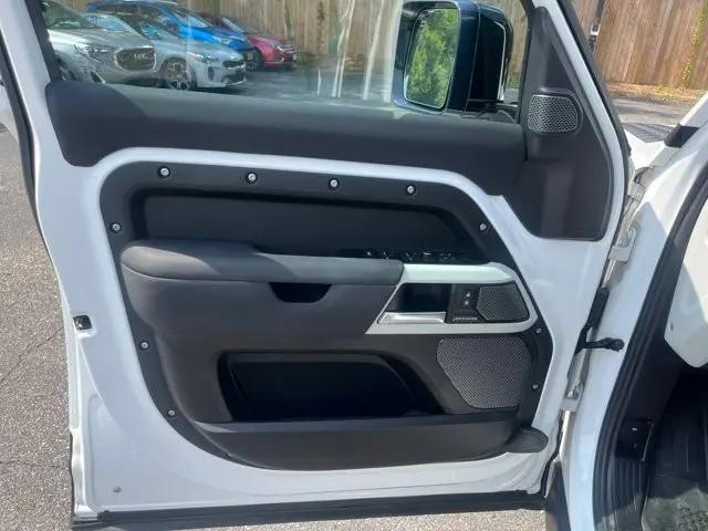 2020 Land Rover Defender 110 SE