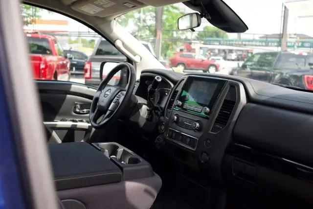 2023 Nissan Titan Crew Cab SV 4x4