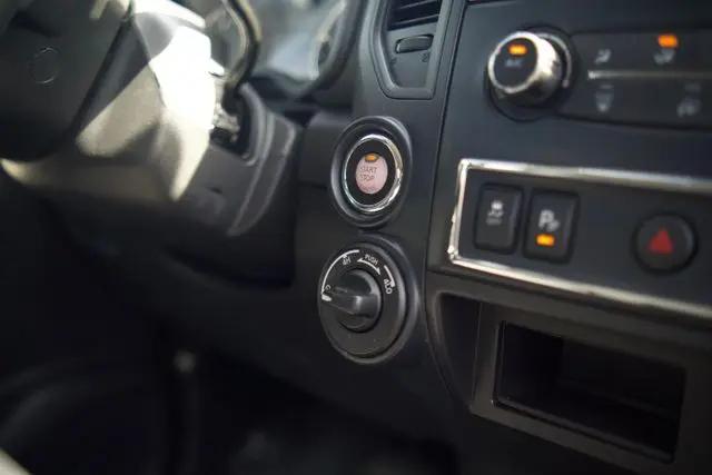 2023 Nissan Titan Crew Cab SV 4x4