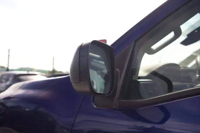 2023 Nissan Titan Crew Cab SV 4x4