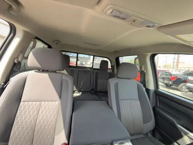 2023 Nissan Titan Crew Cab SV 4x4