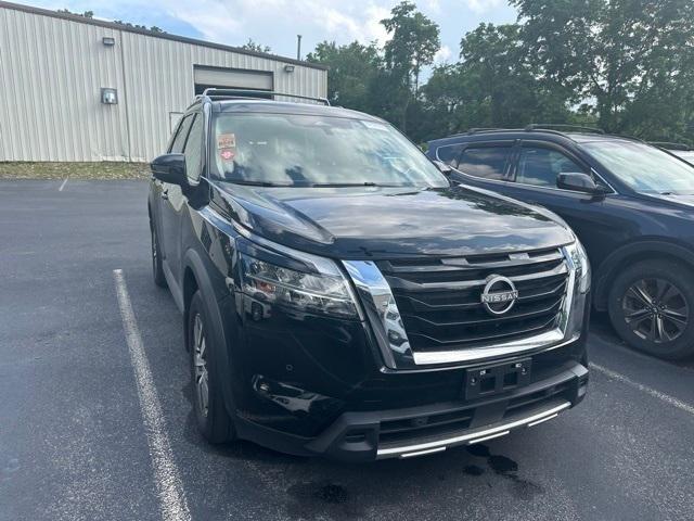 2023 Nissan Pathfinder SL 4WD