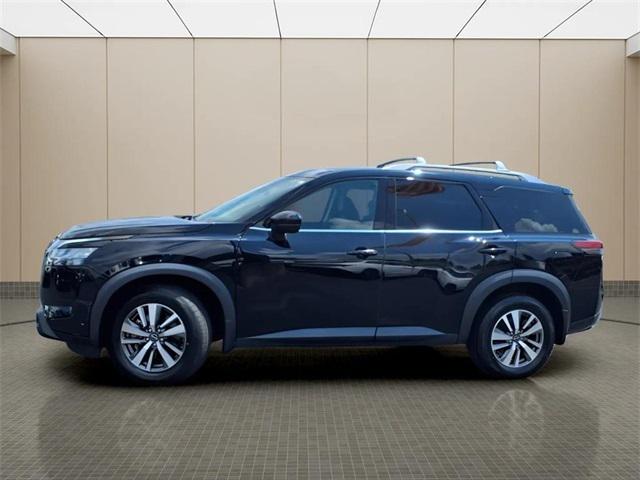 2023 Nissan Pathfinder SL 4WD