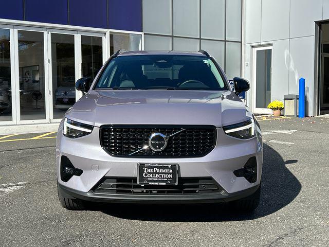 2026 Volvo XC40 Plus, B5 AWD Gas (mild hybrid), Dark