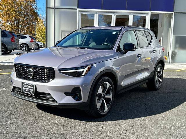 2026 Volvo XC40 Plus, B5 AWD Gas (mild hybrid), Dark