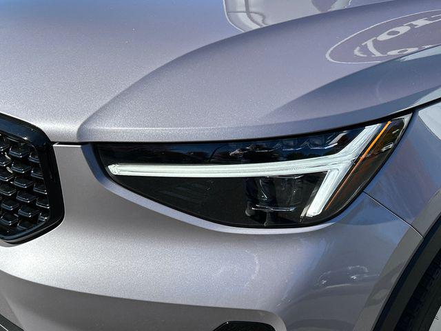 2026 Volvo XC40 Plus, B5 AWD Gas (mild hybrid), Dark
