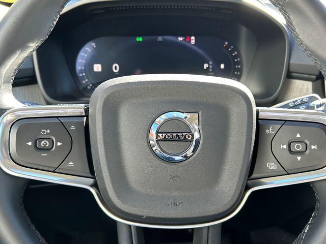 2026 Volvo XC40 Plus, B5 AWD Gas (mild hybrid), Dark