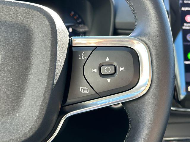 2026 Volvo XC40 Plus, B5 AWD Gas (mild hybrid), Dark