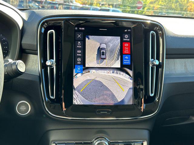 2026 Volvo XC40 Plus, B5 AWD Gas (mild hybrid), Dark