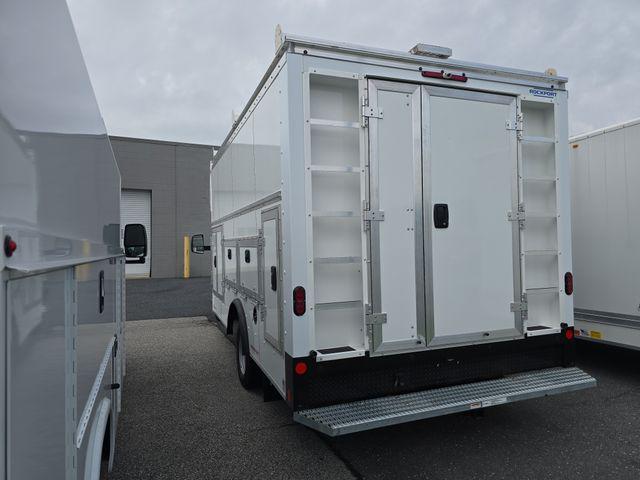2025 GMC Savana Cutaway 4500 Van