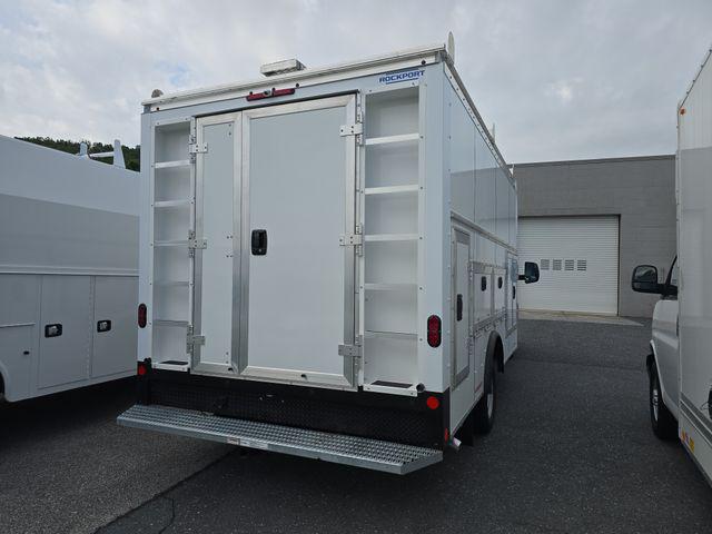 2025 GMC Savana Cutaway 4500 Van