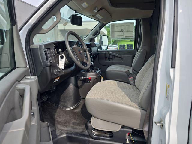 2025 GMC Savana Cutaway 4500 Van