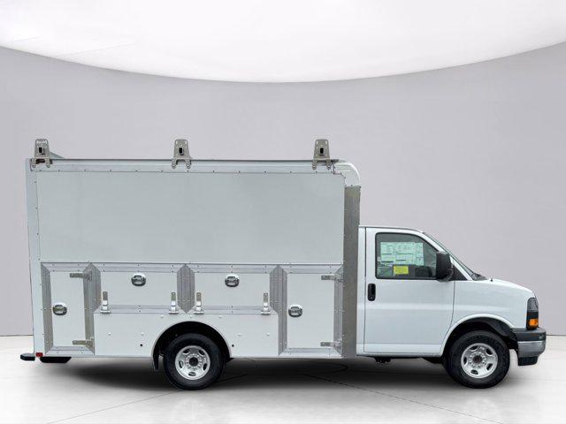 2025 GMC Savana Cutaway Work Van