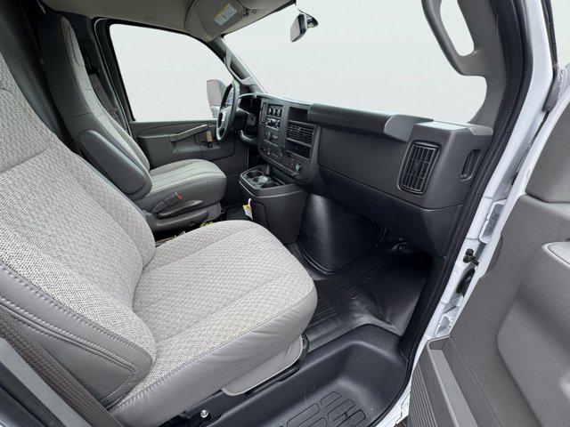 2025 GMC Savana Cutaway Work Van