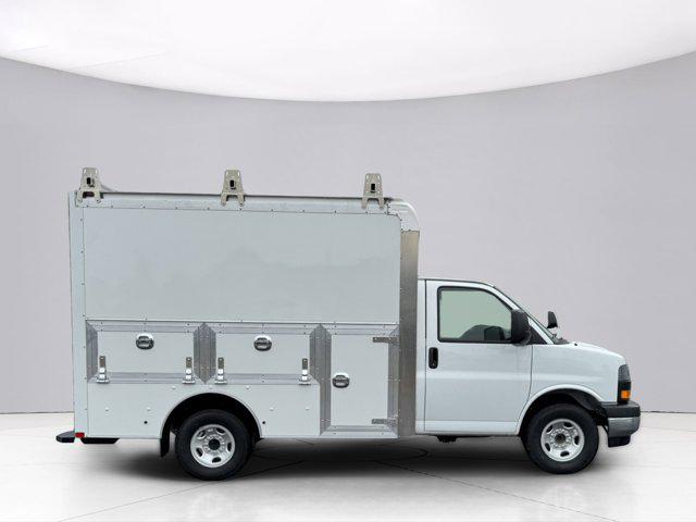 2025 GMC Savana Cutaway Work Van