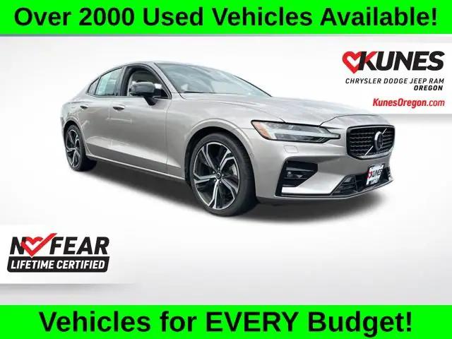 2024 Volvo S60 B5 Plus Dark Theme