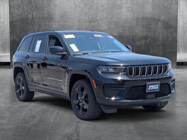 2023 Jeep Grand Cherokee Laredo 4x2