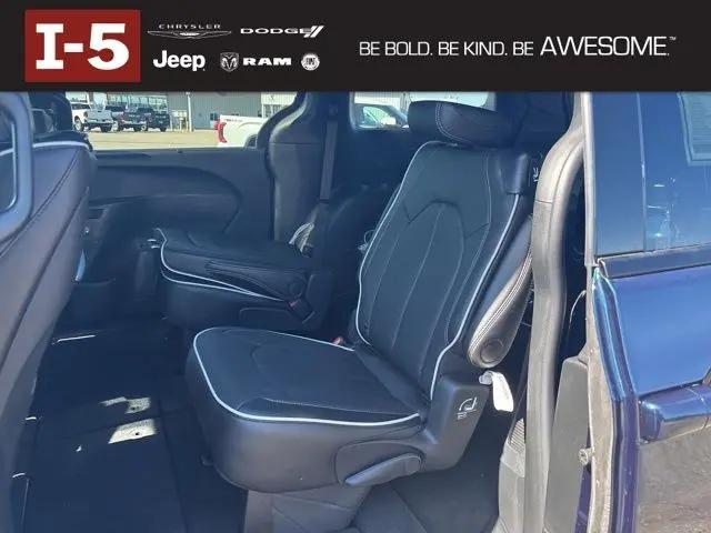 2025 Chrysler Pacifica Limited AWD