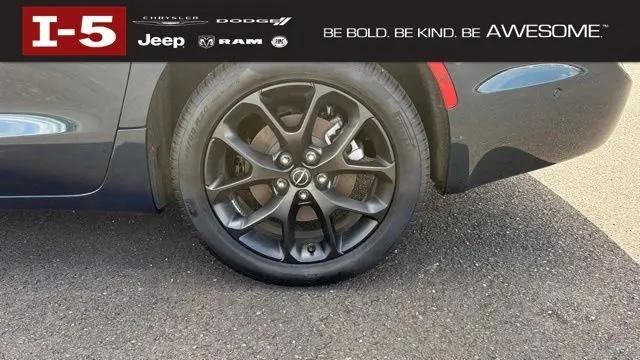 2025 Chrysler Pacifica Limited AWD