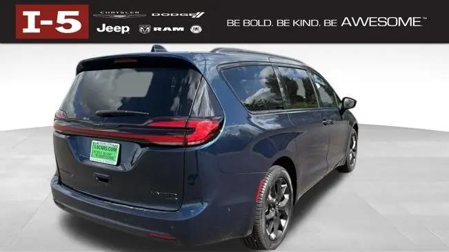 2025 Chrysler Pacifica Limited AWD