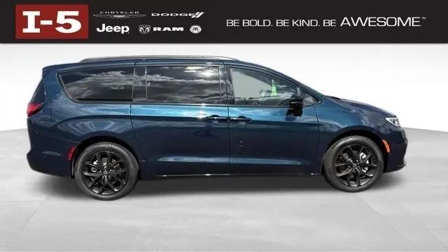 2025 Chrysler Pacifica Limited AWD