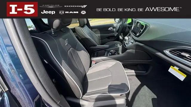 2025 Chrysler Pacifica Limited AWD