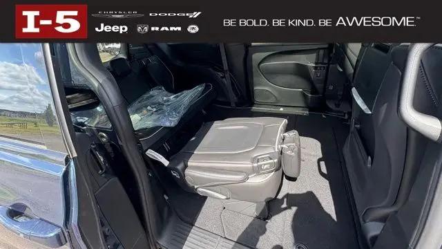 2025 Chrysler Pacifica Limited AWD