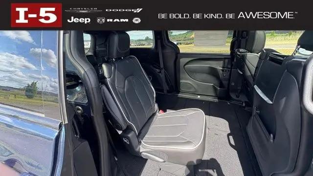 2025 Chrysler Pacifica Limited AWD